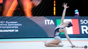 raffaeli sofia ita sfe01271a copia simone ferraro ph